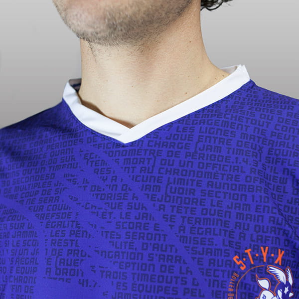 maillot violet avec col v blanc