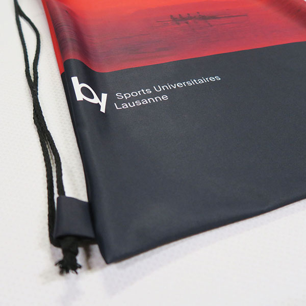 rode en zwarte textiel met zwart trekkoord