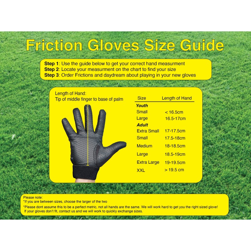 main avec gant noir tenant un disque blanc