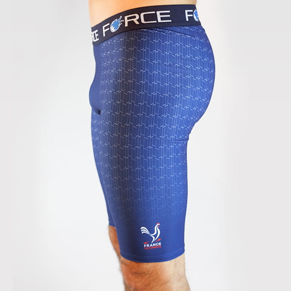 vue latérale de jambes d'homme portant des collants bleus avec ceinture Force