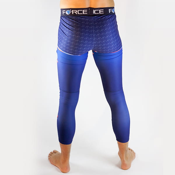 vue arrière des jambes de l'homme portant de longs collants bleus avec ceinture Force