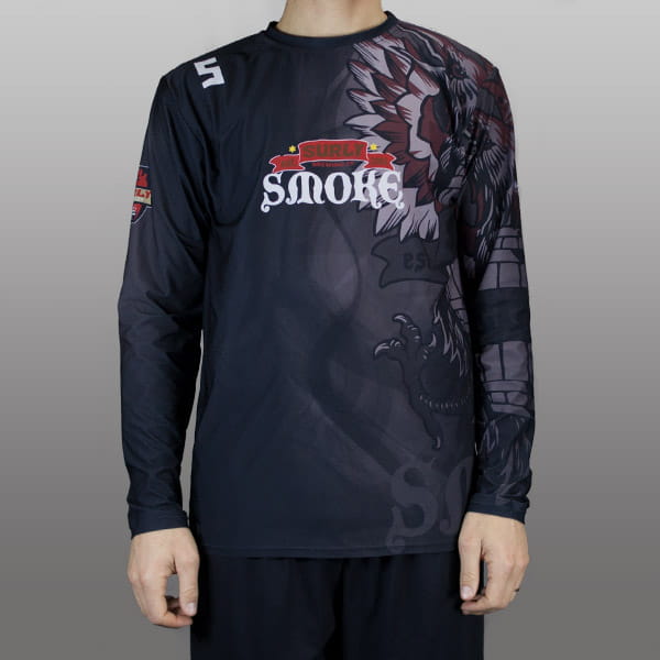 torse d'homme portant un maillot manches longues ajusté noir